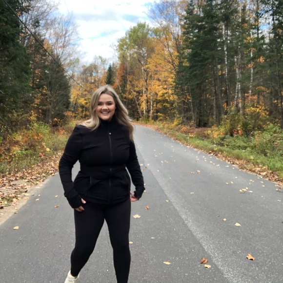 Meet your Posher, Kyra - Picture 3 of 4